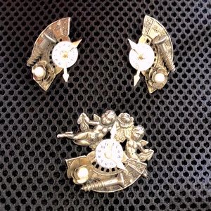 Steampunk/Victorian inspired Earrings /brooch set!